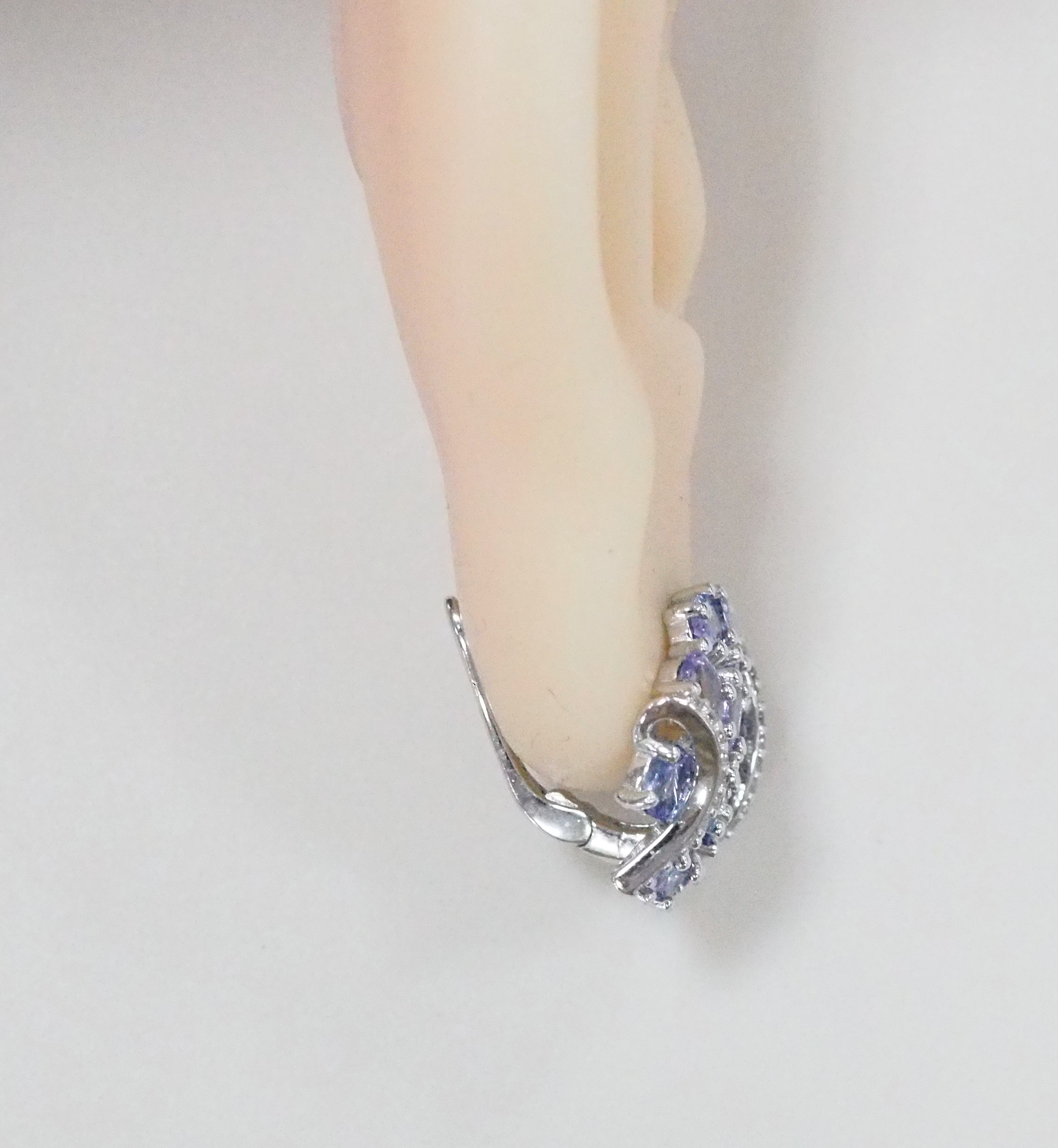 Серебряные серьги 925 пробы; вставки 24 Танзанит 4ct; Россыпь Топаз бел.;